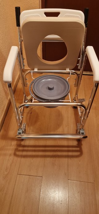 Silla de wc con ruedas
