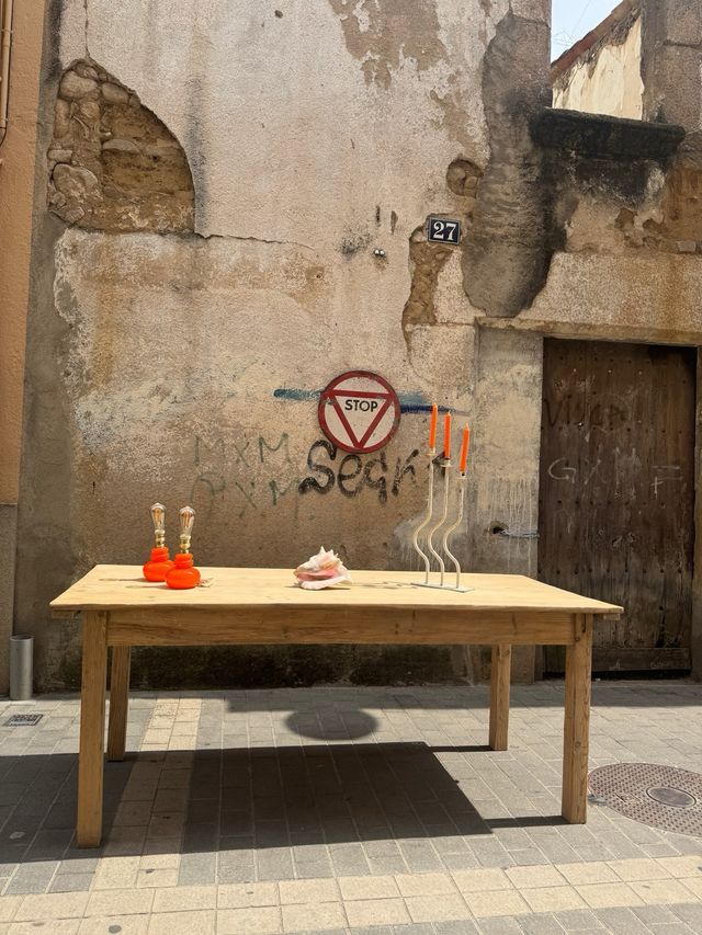 Mesa antigua rústica de masía. Restaurada