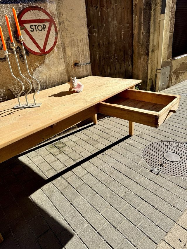 Mesa antigua rústica de masía. Restaurada