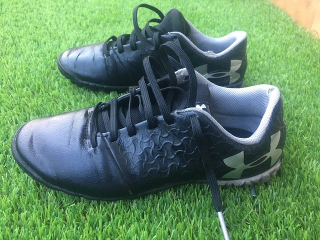 Botas fútbol niño Under Armour talla 32