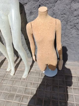 Maniquí ropa 70€ y las piernas a 20€ hombre mujer.