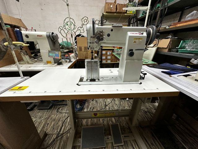 Maquina de coser de columna Rider