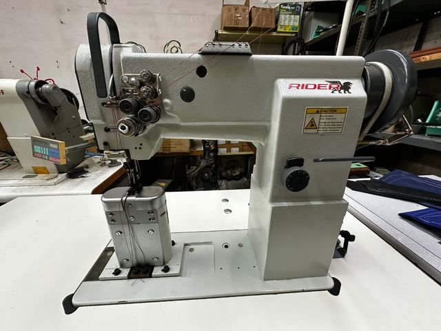 Maquina de coser de columna Rider