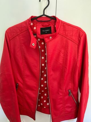 Chaqueta de cuero roja