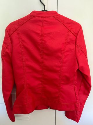 Chaqueta de cuero roja