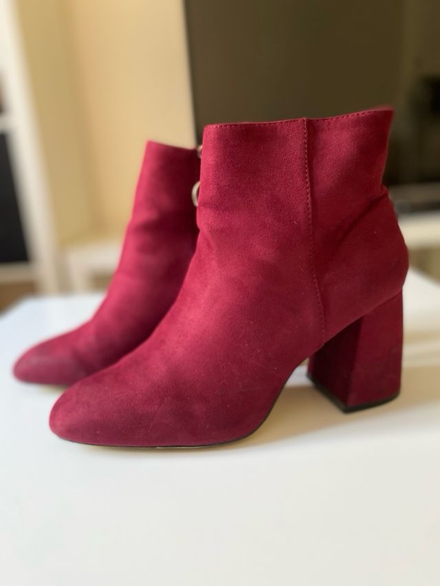 Botines burdeos de Stradivarius