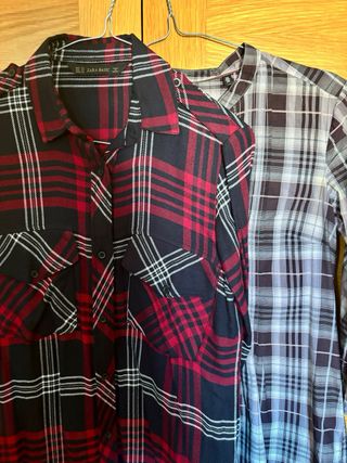 Camisas (2) de cuadros chica. XS. Zara/Massimo