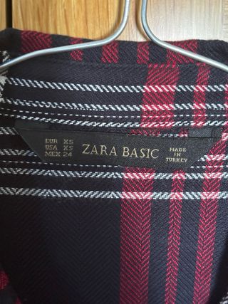 Camisas (2) de cuadros chica. XS. Zara/Massimo