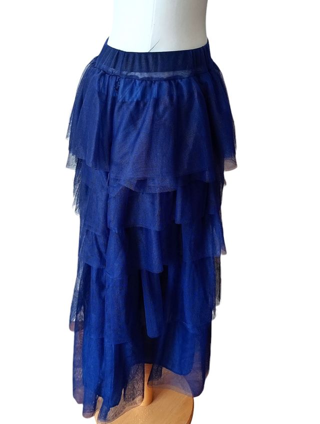 Falda azul de tul con volantes
