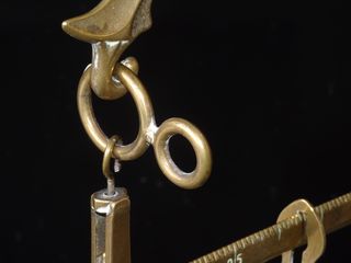 Balanza / romana en bronce MDXL