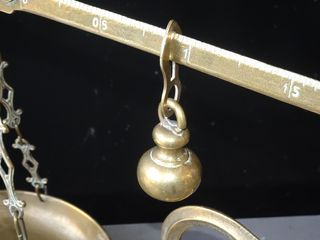 Balanza / romana en bronce MDXL