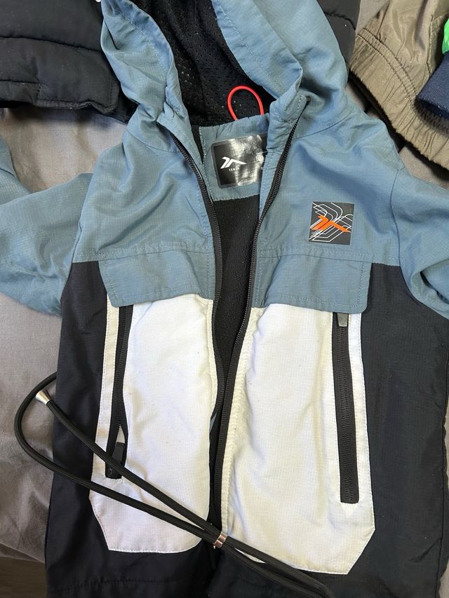 Cazadoras niño marca Mayoral, Beneton..