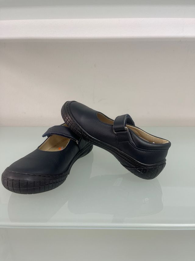 Zapato colegial azul marino talla 25,28 15€