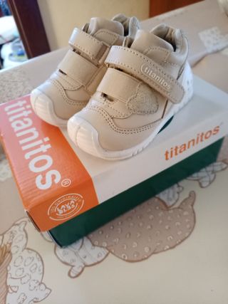 Titanitos bebé niña talla 19