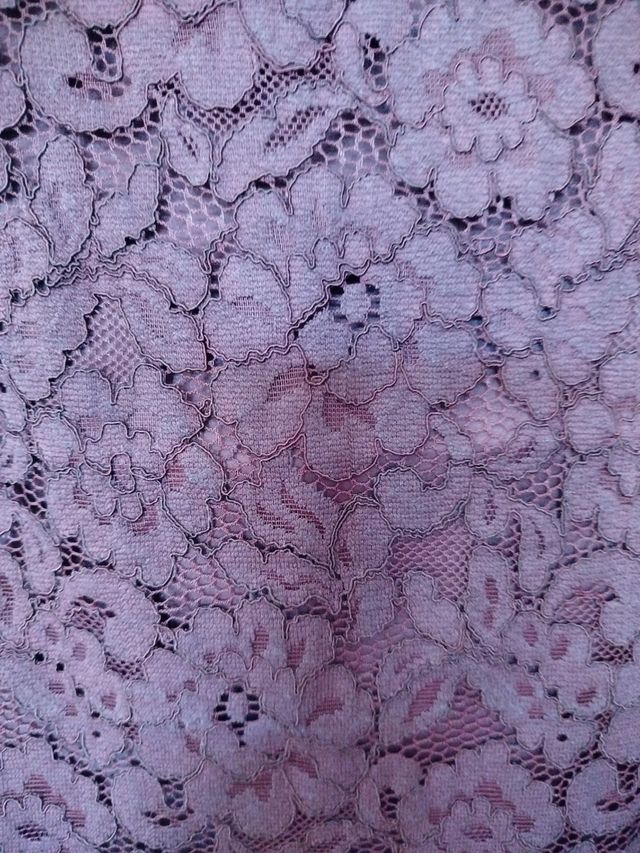 Minifalda de encaje en color granate