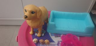 Muñeca Barbie y su perrito.