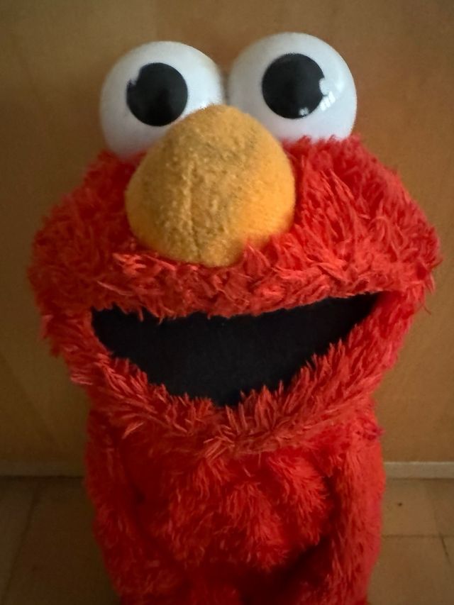 Elmo. Muñeco.