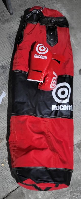 SACO BOXEO Y GUANTES NUEVO