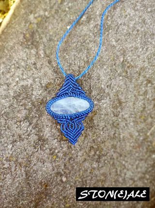 Collana con ciondolo in macrame con labradorite