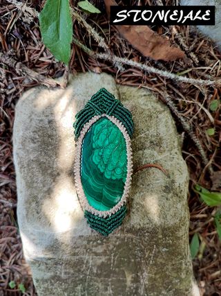 Collana con ciondolo in macrame con malachite