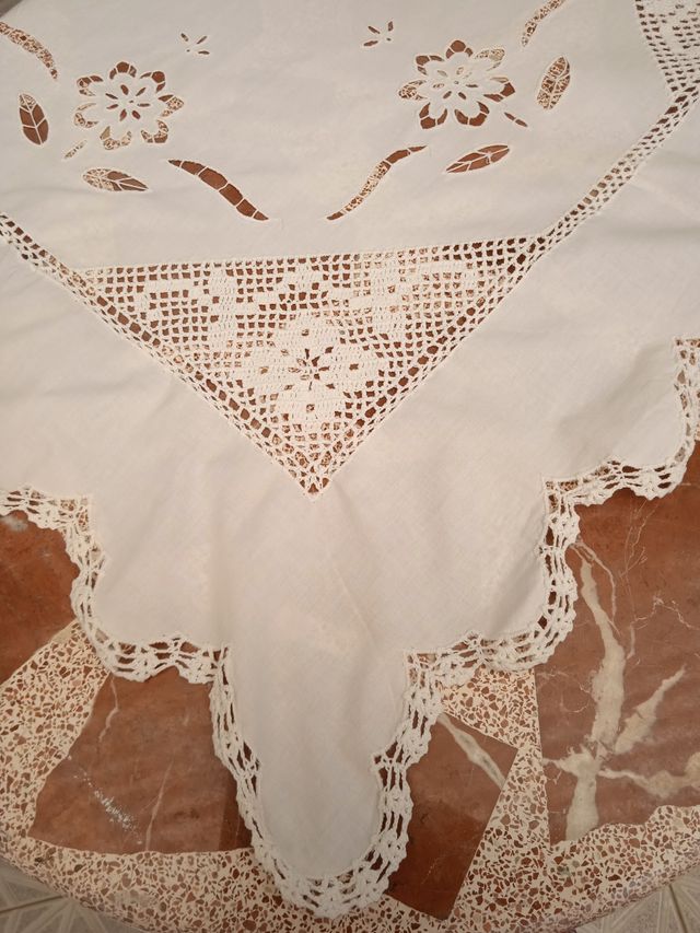 Paño bordado/ Sobre mantel