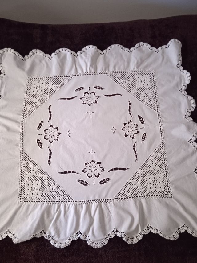 Paño bordado/ Sobre mantel