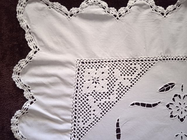 Paño bordado/ Sobre mantel