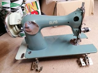 Maquina de coser ALFA