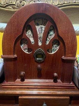 Radio decorativo antiguo
