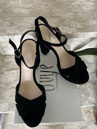 Sandali con tacco 10 tg. 39 di Ovyè 