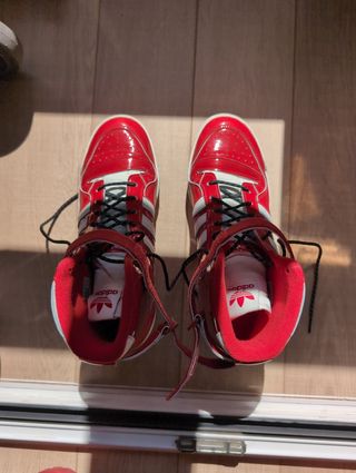 Adidas rojas