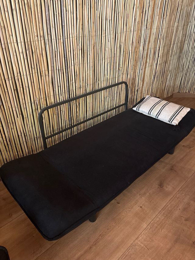 Sofá cama de terciopelo negro