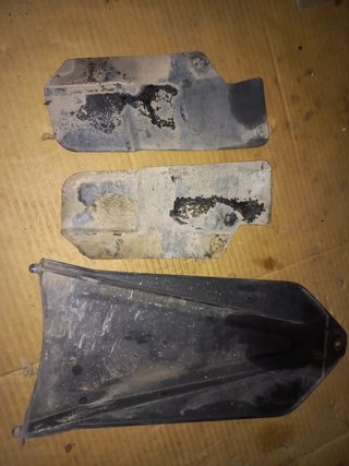 Plásticos vano motor seat 131