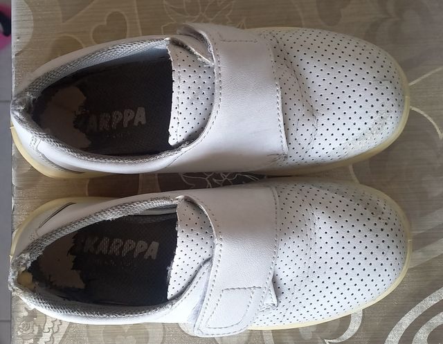 Zapatos sanitarios blancos