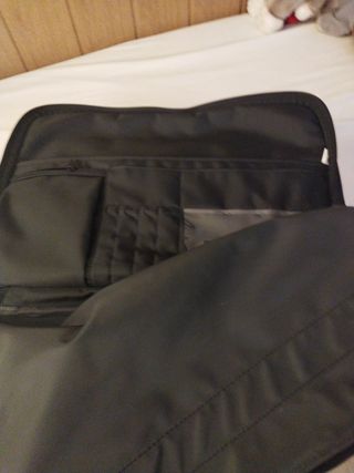 Maleta de viaje,portafolios y ordenador.
