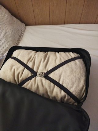 Maleta de viaje,portafolios y ordenador.