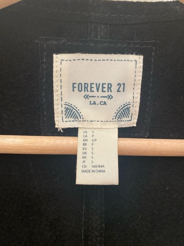 Chaleco flecos cuero Forever 21