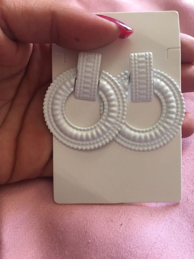 Pendiente aro blanco