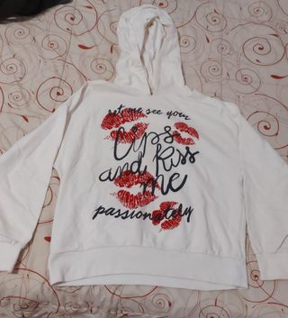Sudadera blanca con capucha