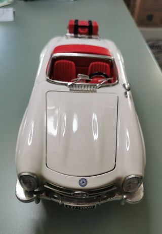 MERCEDES 300SL bianca della Burago scala 1/18