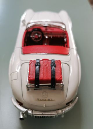 MERCEDES 300SL bianca della Burago scala 1/18