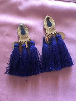 Pendientes flecos azules