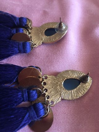 Pendientes flecos azules