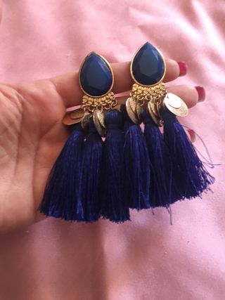Pendientes flecos azules
