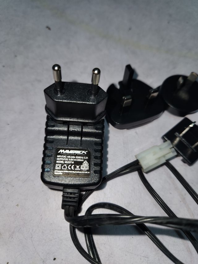 Cargador baterías asta 9V