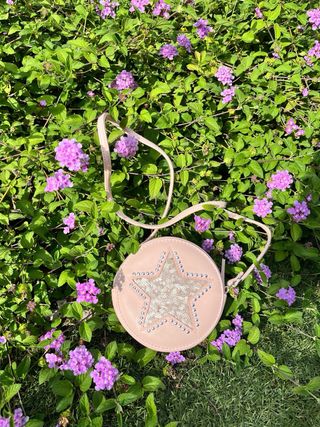 Bolso rosa con estrella dorada