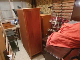 Lote muebles camas mesillas armario etc.