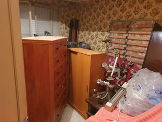 Lote muebles camas mesillas armario etc.