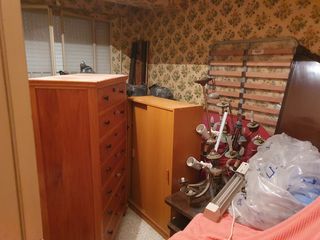 Lote muebles camas mesillas armario etc.
