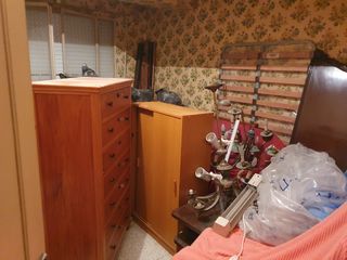 Lote muebles camas mesillas armario etc.